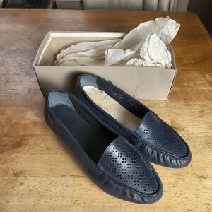 Vintage oldmaine trotters dark navy blue leather loafers